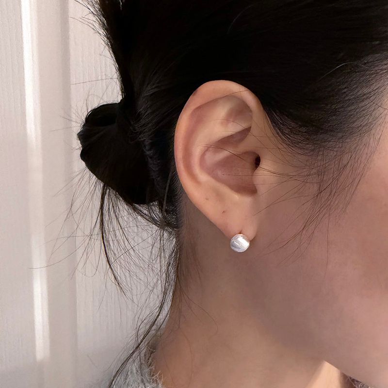 MOSXE（モスクス）の「 [925silver] マットハーフボールピアス (6mm)（アクセサリー）」