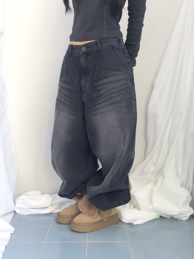 Curved overfit washed denim