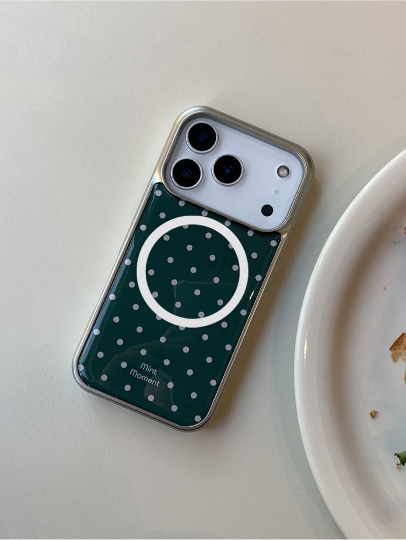 Mint Moment（ミントモーメント）の「[MADE]ディープグリーンドット エポキシ シルバー MagSafe iPhoneケース（Smartphone Accessories）」