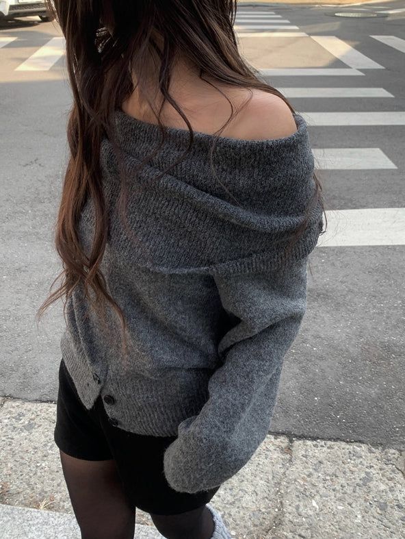 Denp Button Off-Shoulder Loose-Fit Knit
