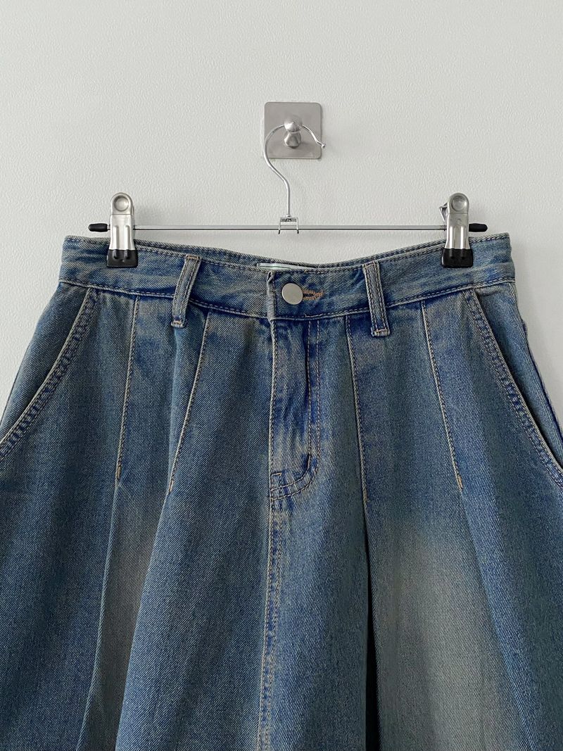 Mickey two tuck mini skirt