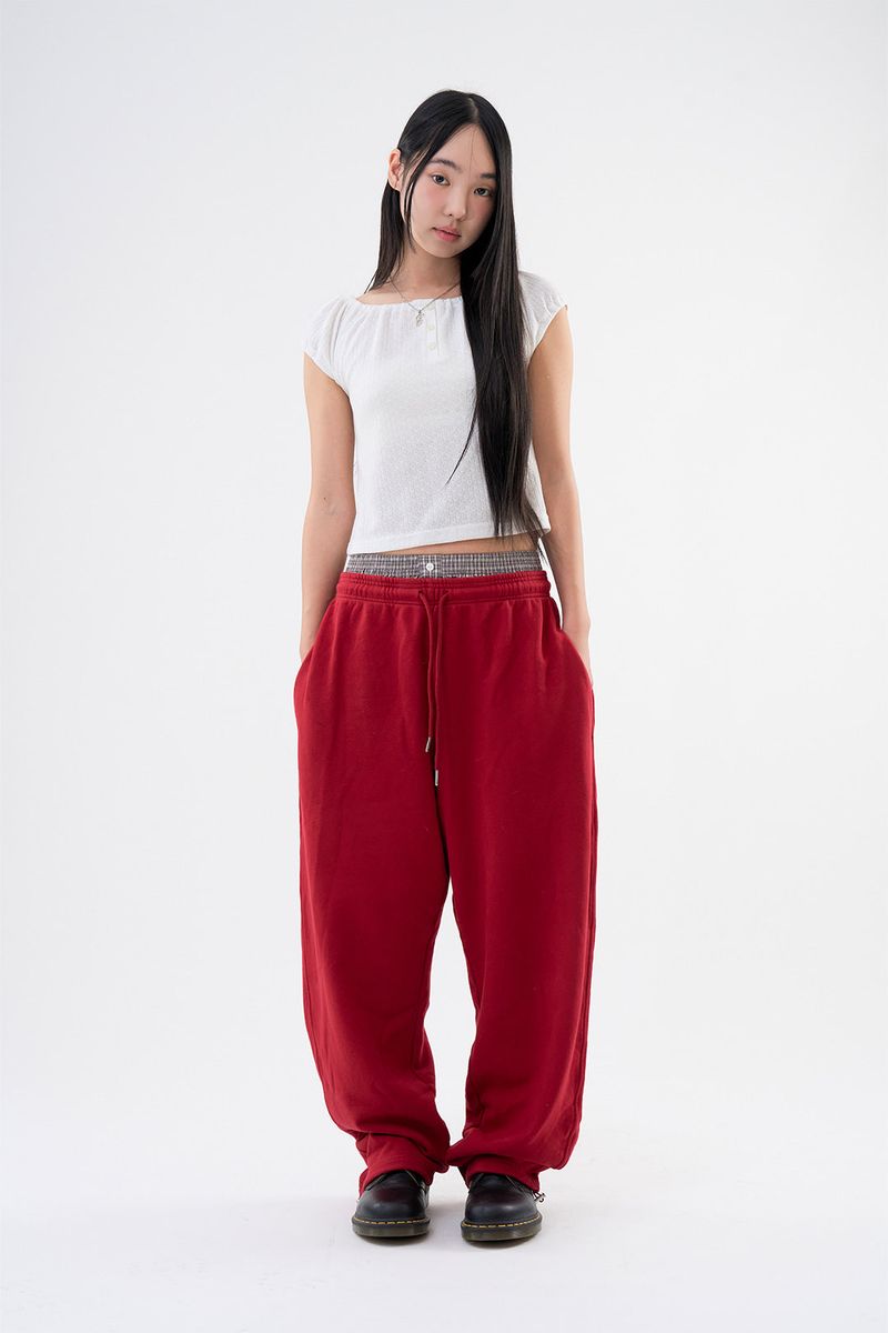 Check sagging sweatpants