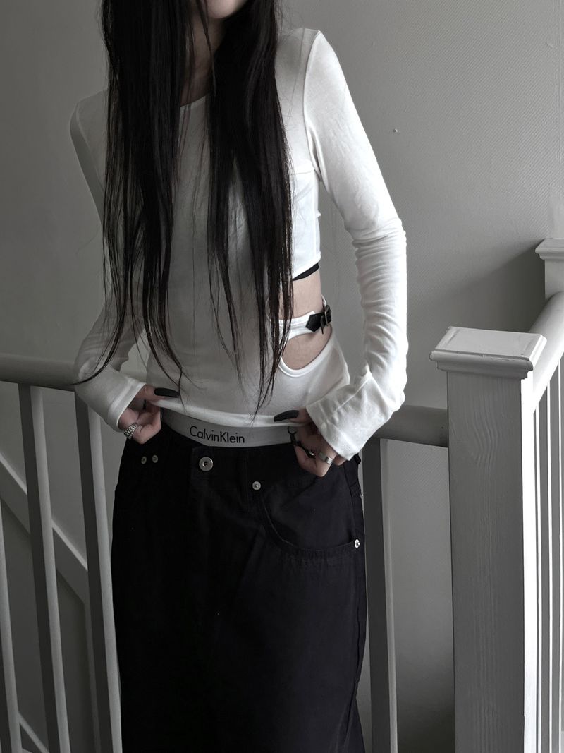 slim buckle hole slit T (2color)