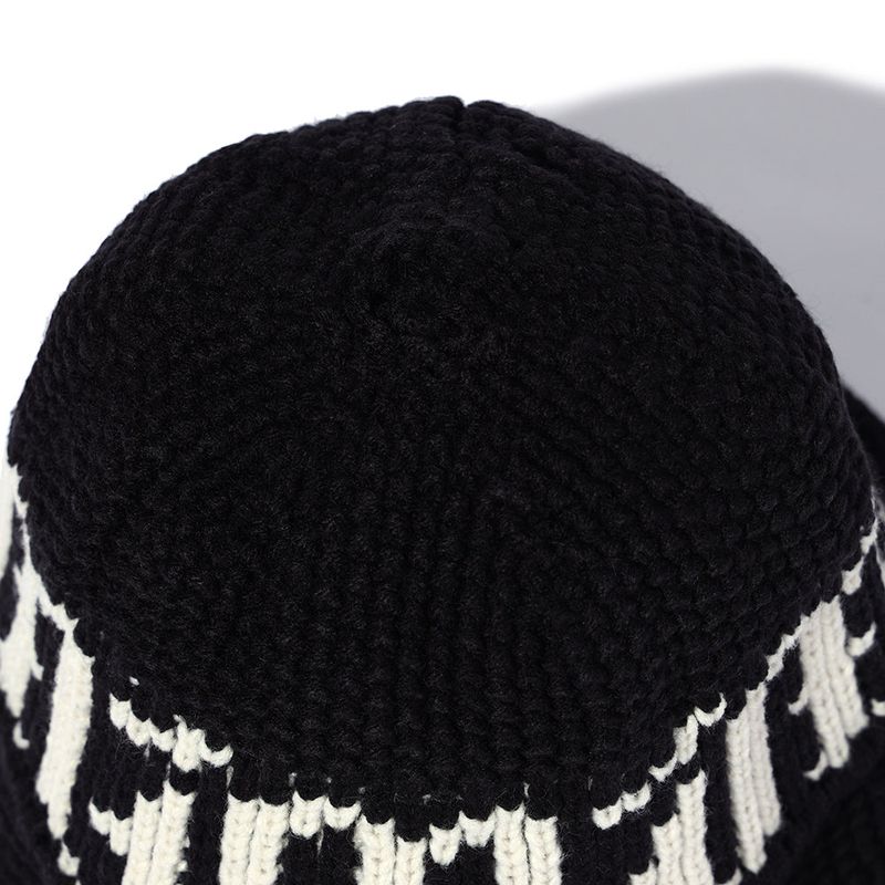 GOTHIC KNIT BUCKET HAT