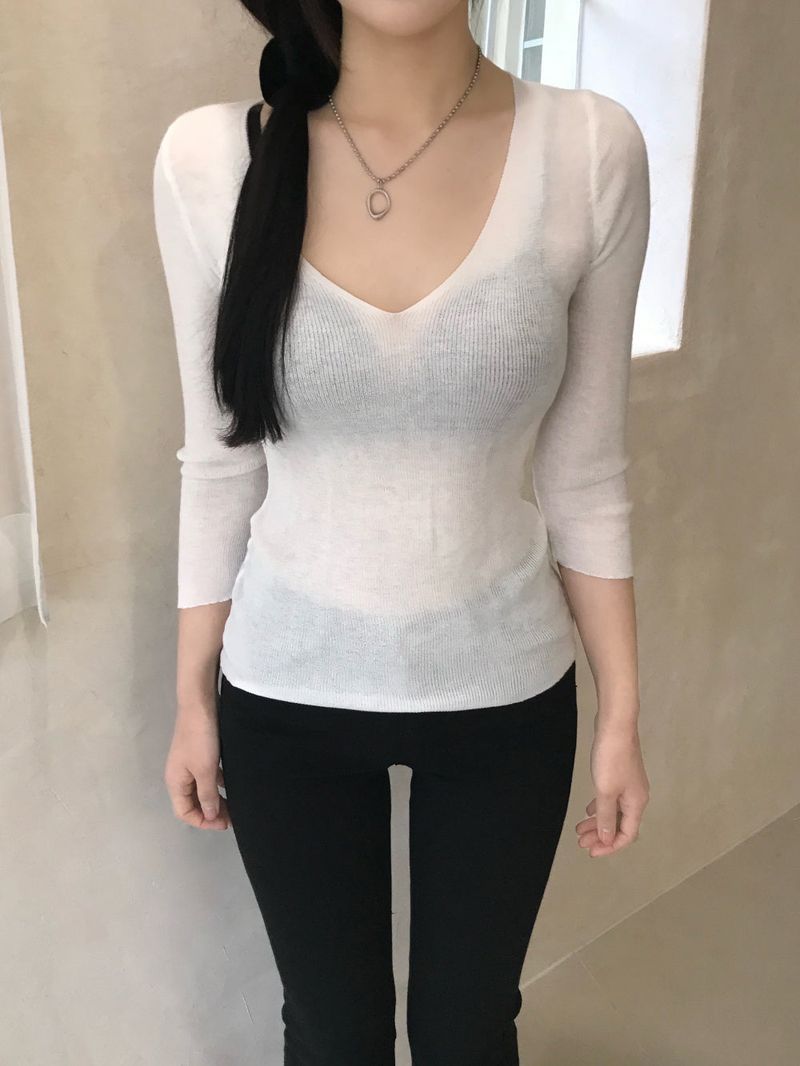 Melo Sheer V-Neck 3/4 Sleeve Knit