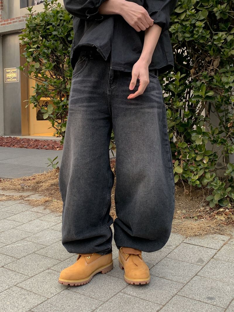 WHAT A LOOK（ワット ア ルック）の「시그니처 벌룬 데님 PT（Pants）」