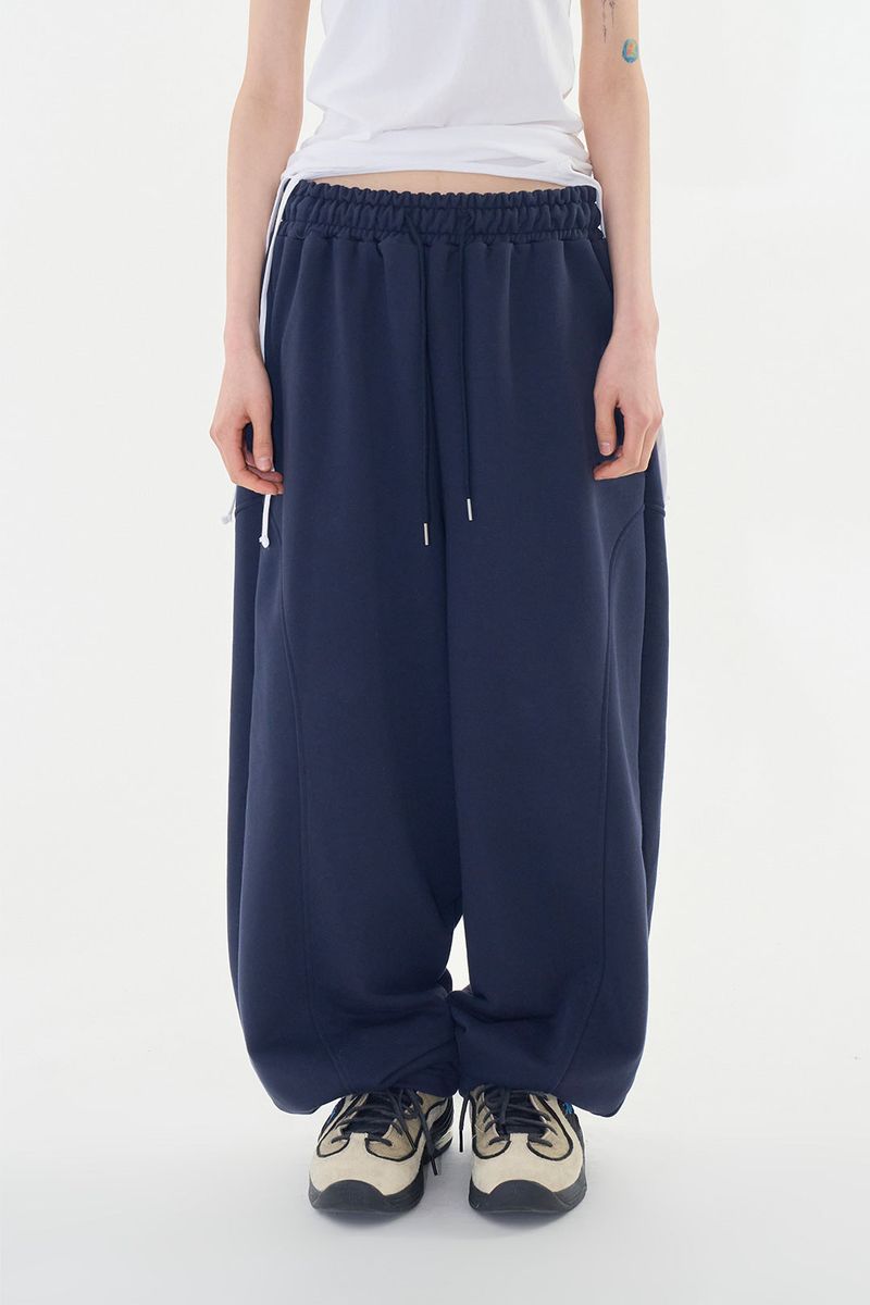 Raucohouse（ラウコハウス）の「Varen curved incision sweatpants（Pants）」