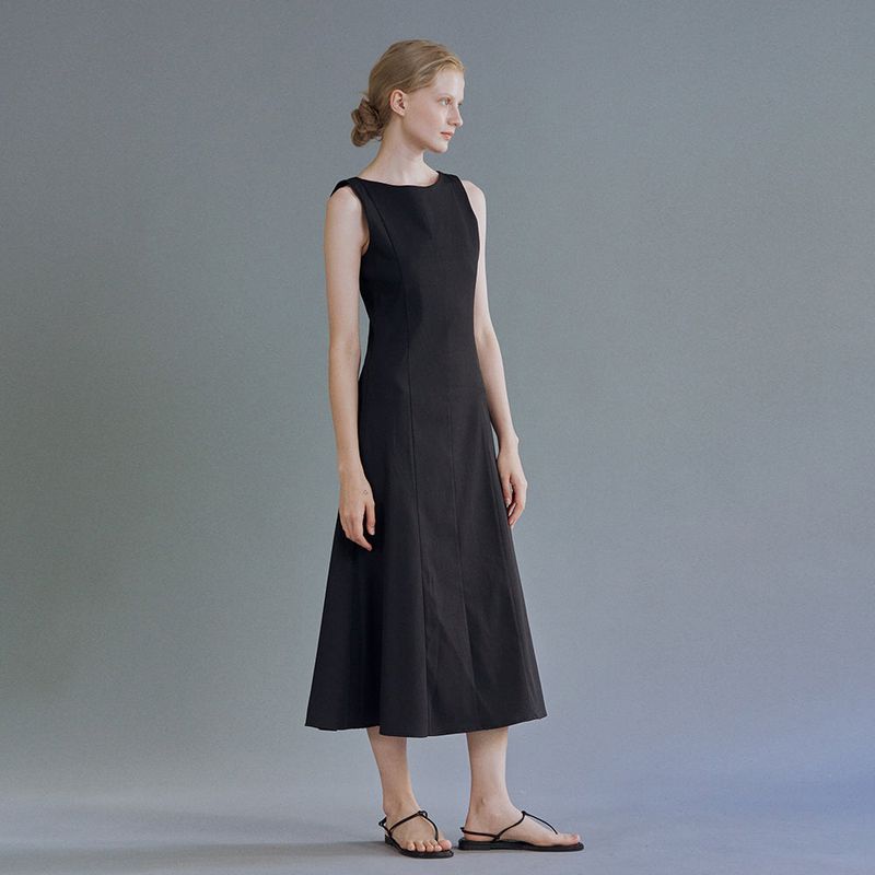 URAGO（ユラゴ）の「Flare boatneck dress（Dresses）」