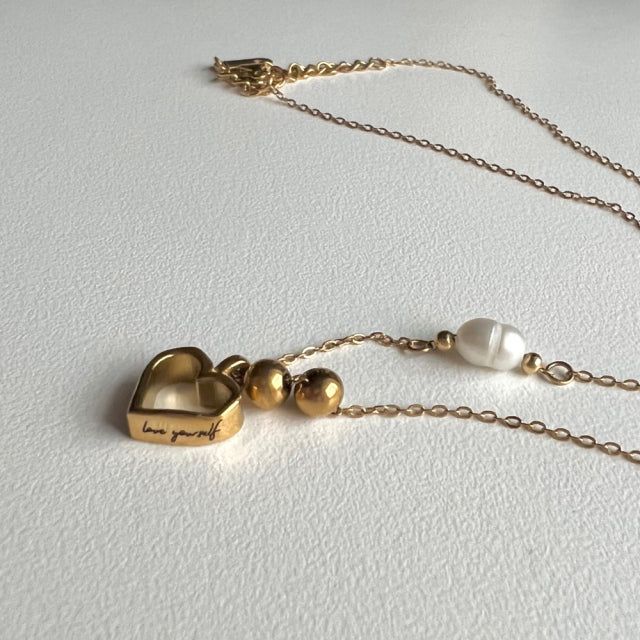 loys Lettering Heart Fresh Water Pearl Ball Guest Necklace