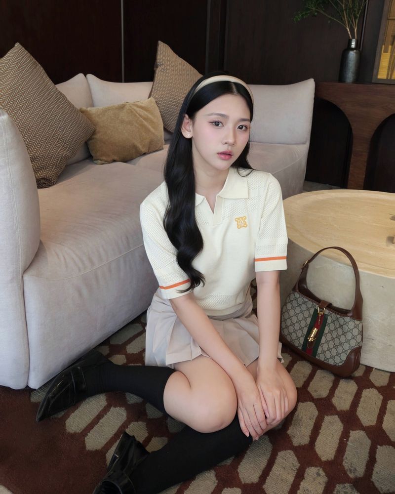 DVRK PRIVÉ BUTTONLESS POINTELLE KNITTED CROPPED POLO - CREAM