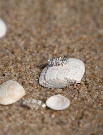 Flowery Wave White Stone Post Silver