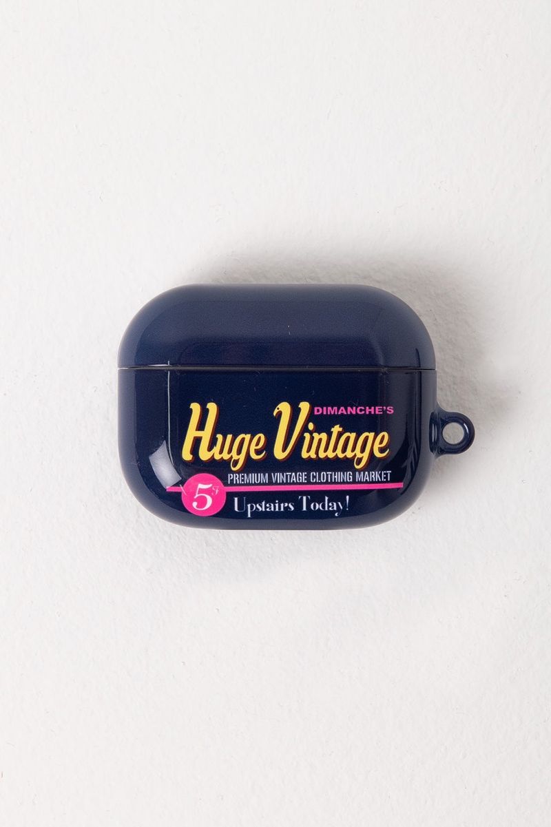 DIMANCHE（ディマンシュ）の「NAVY VINTAGE SHOP AIRPODS CASE (4 Color)（Smartphone Accessories）」