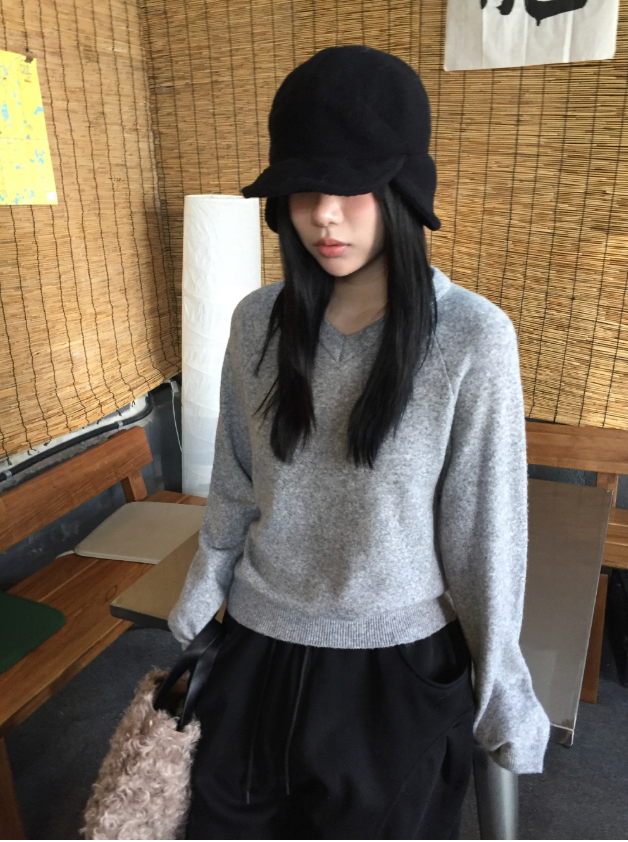 howu（ハウユ）の「グリルーズフィットVネックウールニット（8c）（Tops）」
