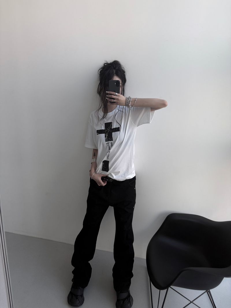 URBAN UNIQUE（アーバンユニーク）の「クロスレタリングクラックT(3color)（トップス）」