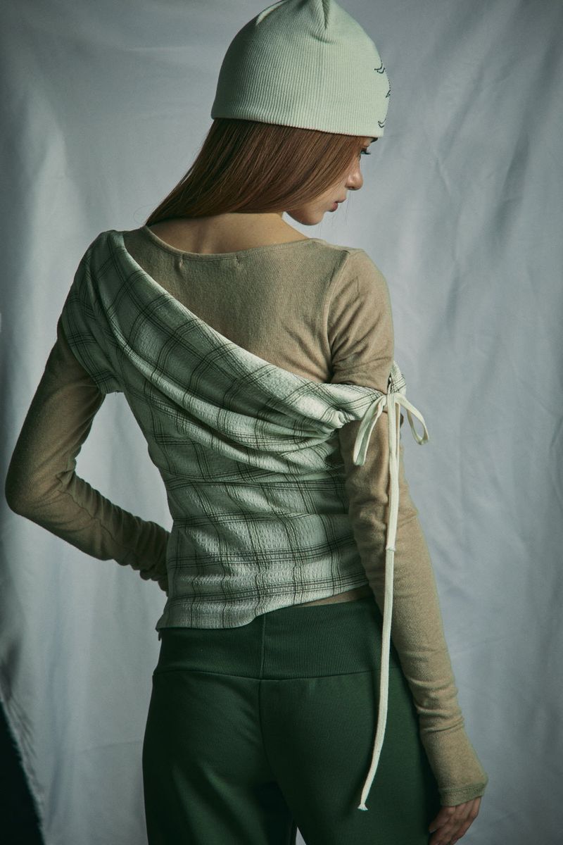OFF STRING TOP