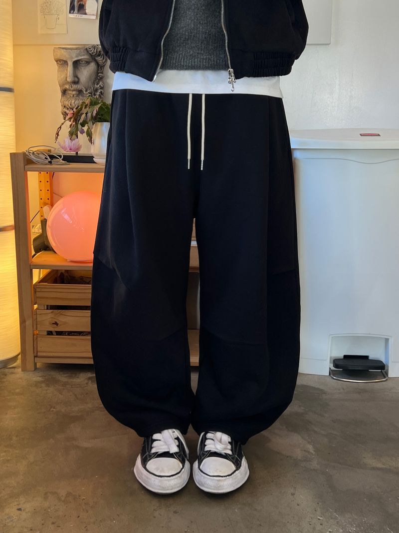 ESOO(イス)の「Stretchy Training Curved Pants (3 Colors)(Pants)」