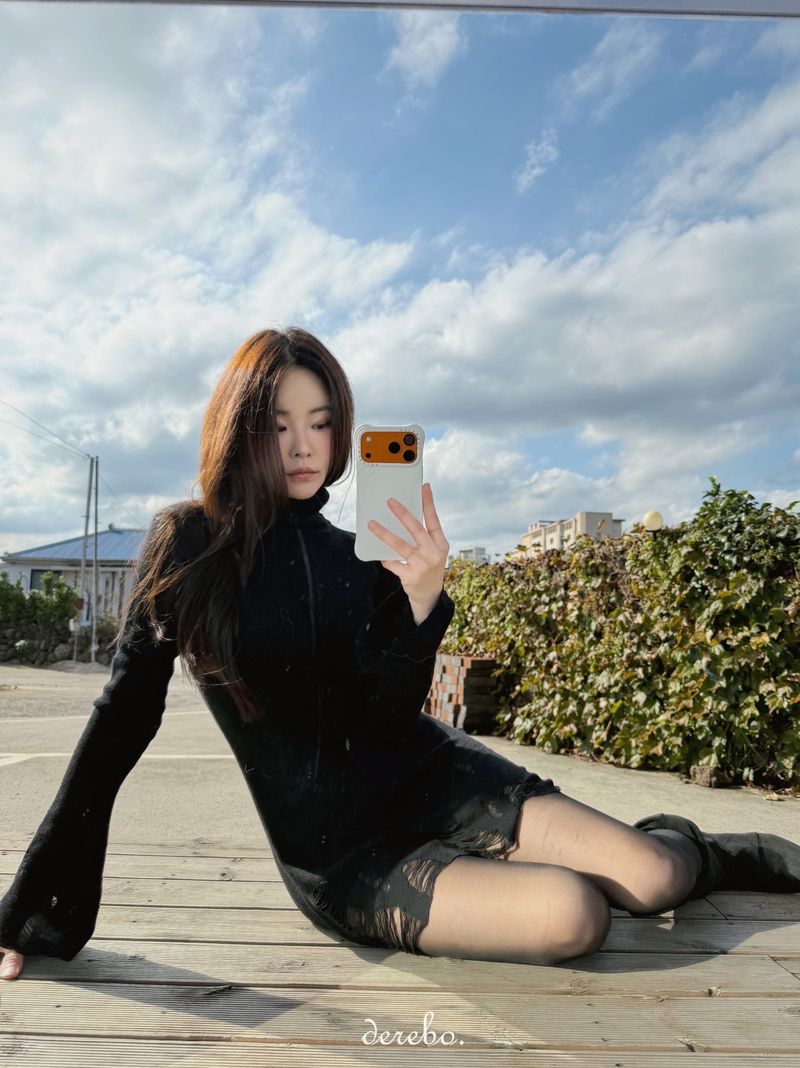 lip-mood black half-turtleneck dress