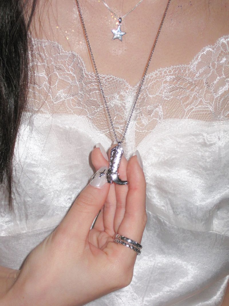 it doesn't matter.（イットダズントマッター）の「Click heart boot necklace（Accessories）」