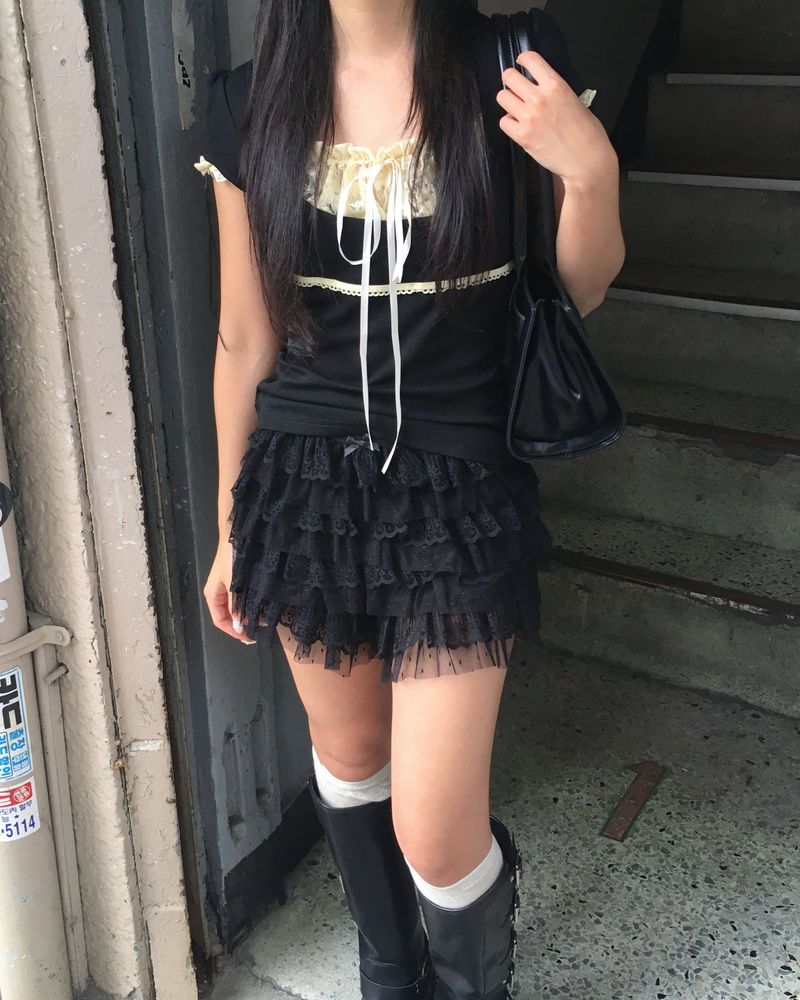 Vanilla lace shorts