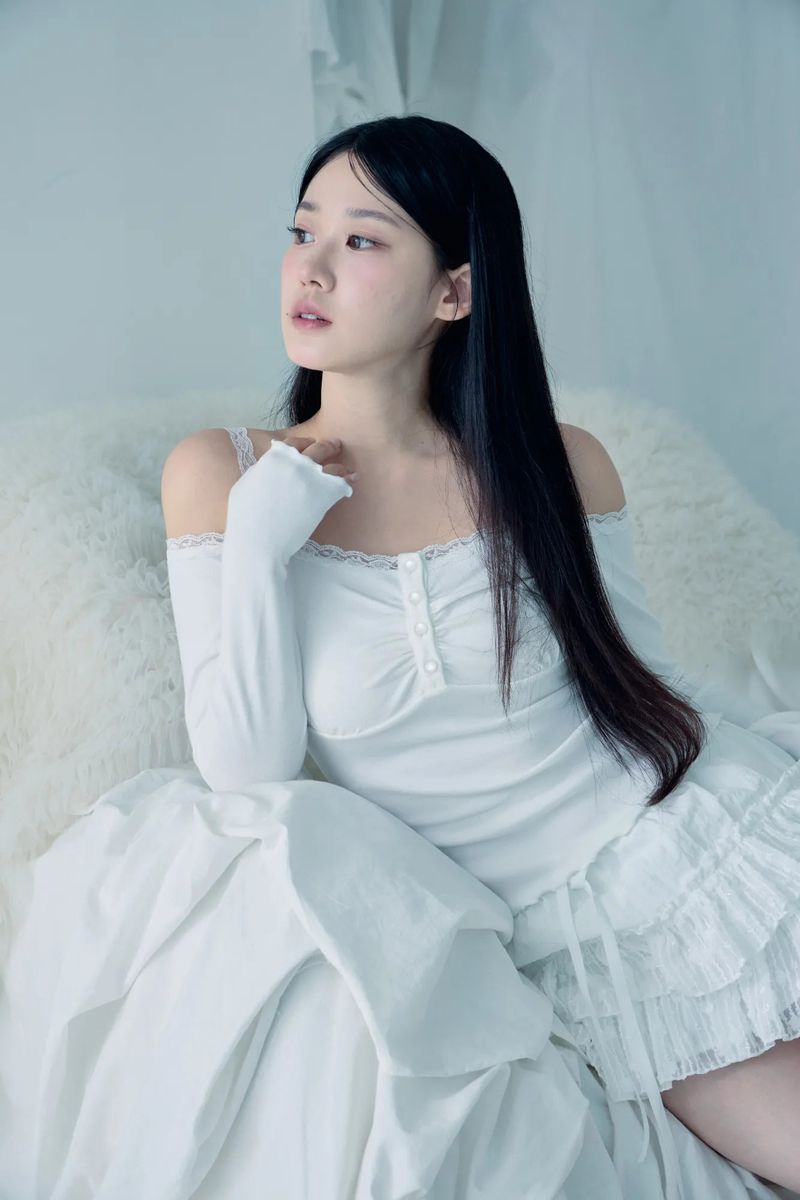 Swan lace top (Ivory)