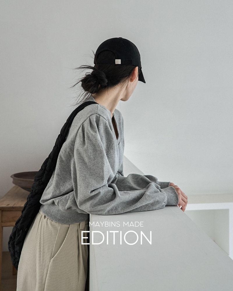 [MADE] Newa Puff V-neck Sweatshirt
