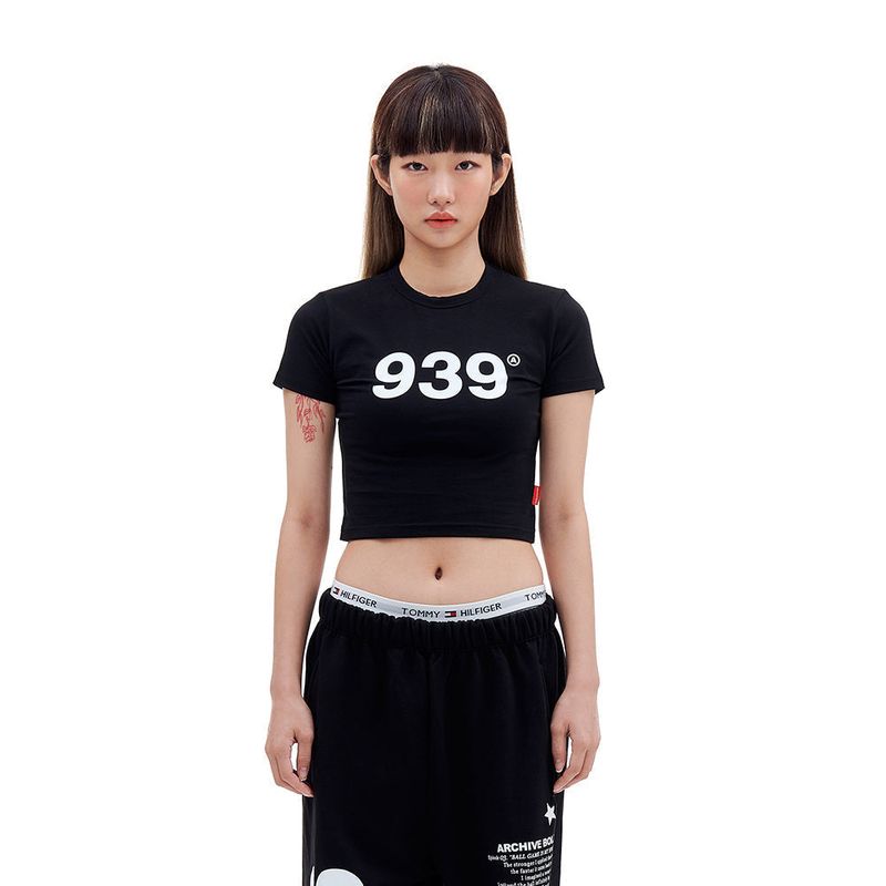 ARCHIVE BOLD（アーカイブボールド）の「939 LOGO CROP TOP (BLACK)（Tops）」