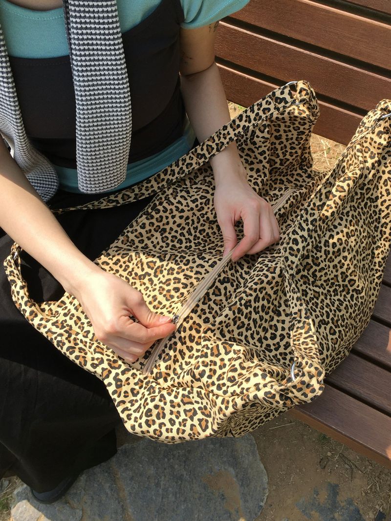Leopard Multi-Zipper Big Shoulder Bag (1c)