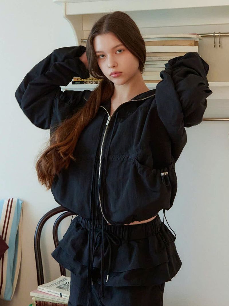 MOIFAIRE(モイフェア)の「SHIRRING HOODIE WINDBREAKER / BLACK(Jackets/Outerwear)」