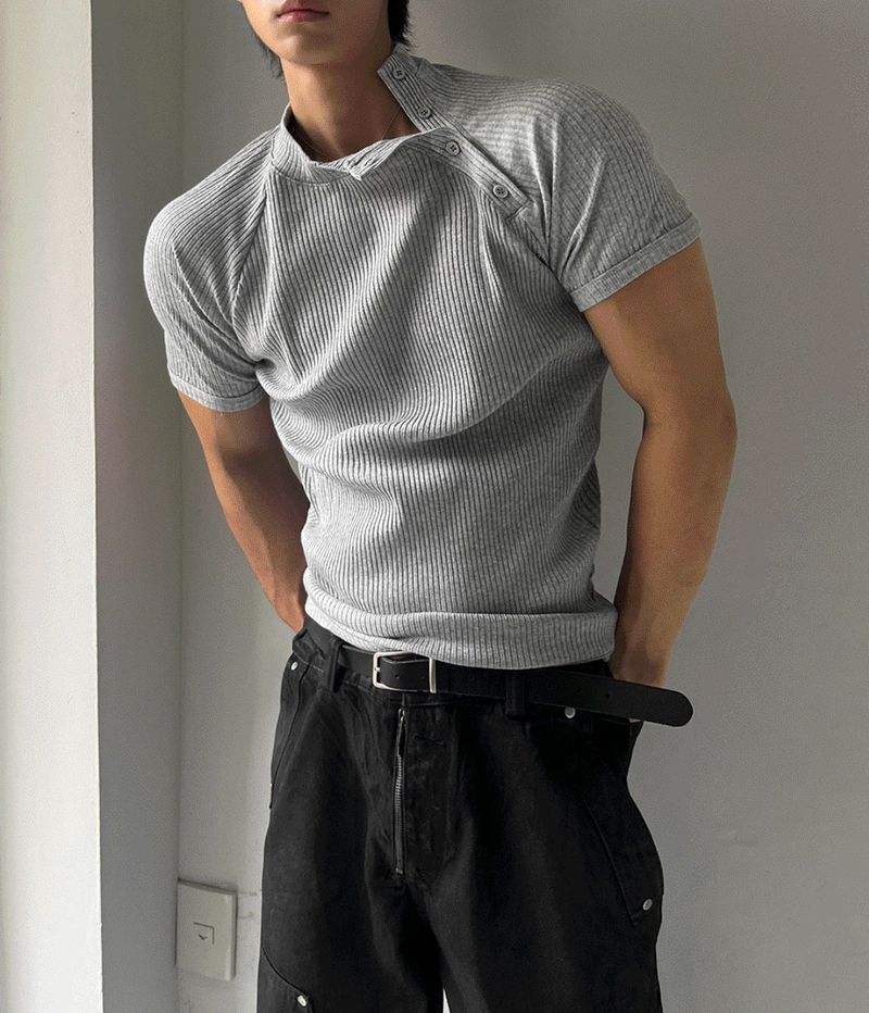 Side-button muscle-fit short-sleeve knit