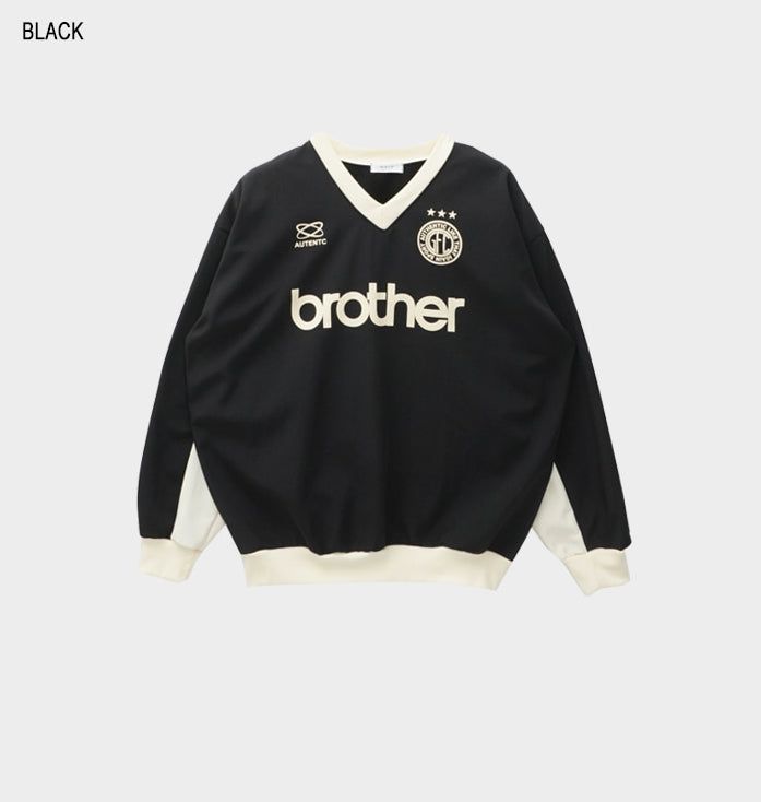 Athletic v-neck nylon sweatshirt