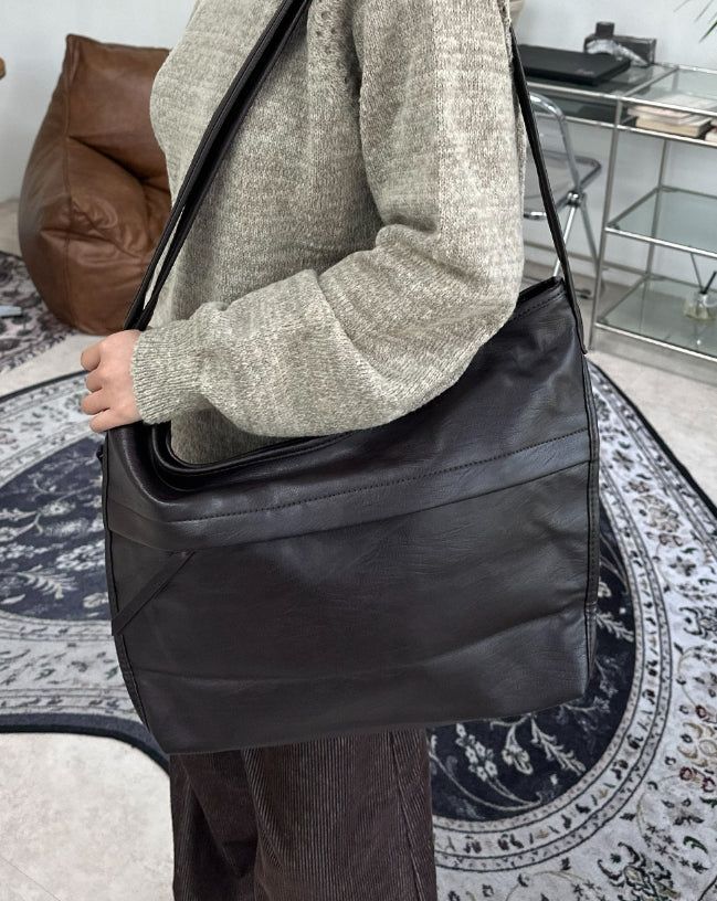 Debes Leather Crossbody Bag