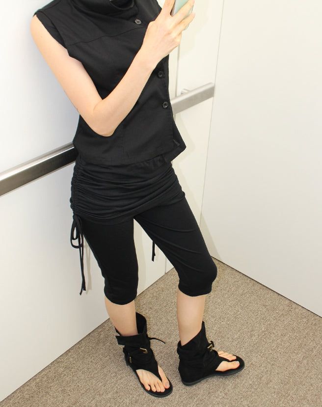 HIGH-NECK SLEEVELESS SHIRT