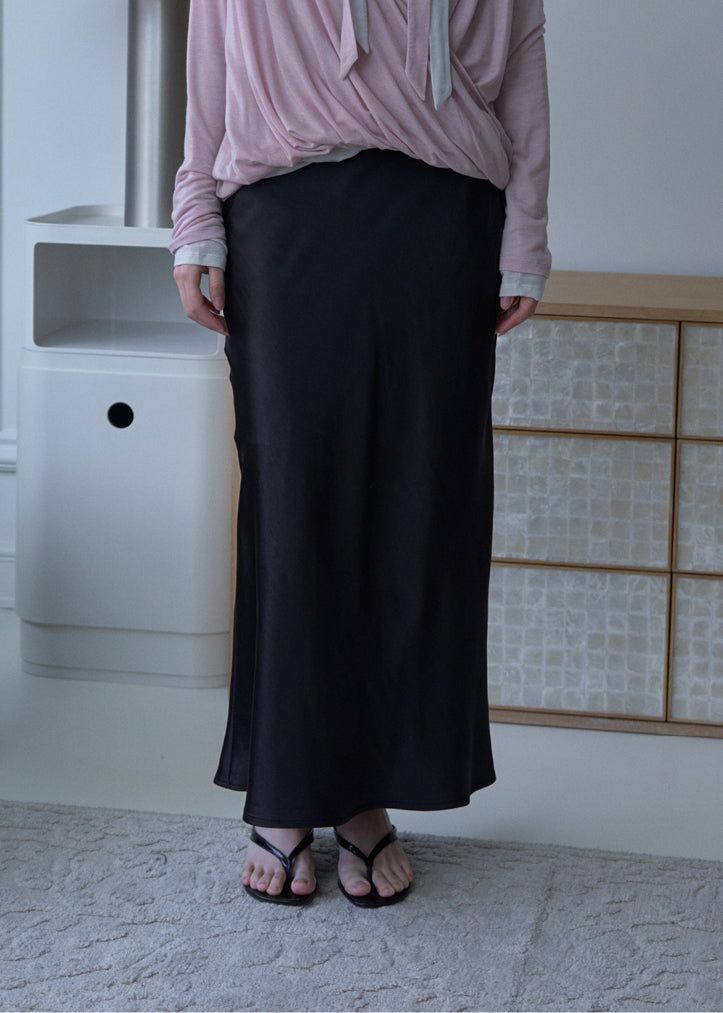 TERNE（テルン）の「Satin Long Skirt (Black)（Skirts）」