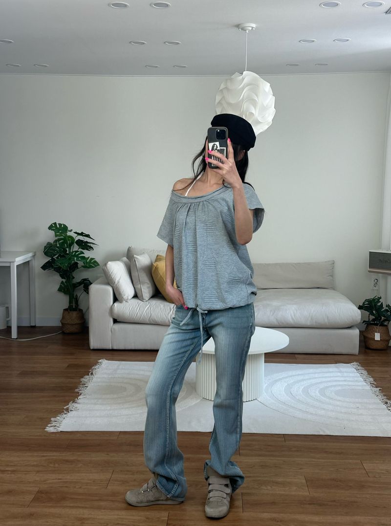 big dot off shoulder tee