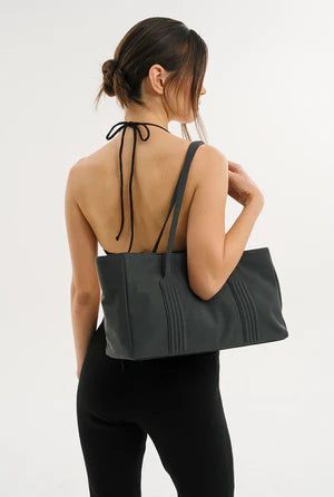 threetimes（スリータイムズ）の「Maroon square bag（Bags）」