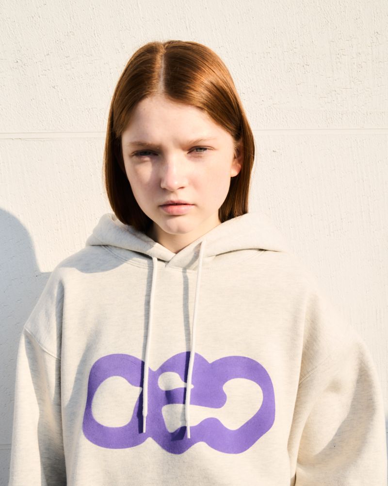 CHANCECHANCE（チャンスチャンス）の「CEC GRAPHIC LOGO HOODIE(OATMEAL/기모)（Tops）」