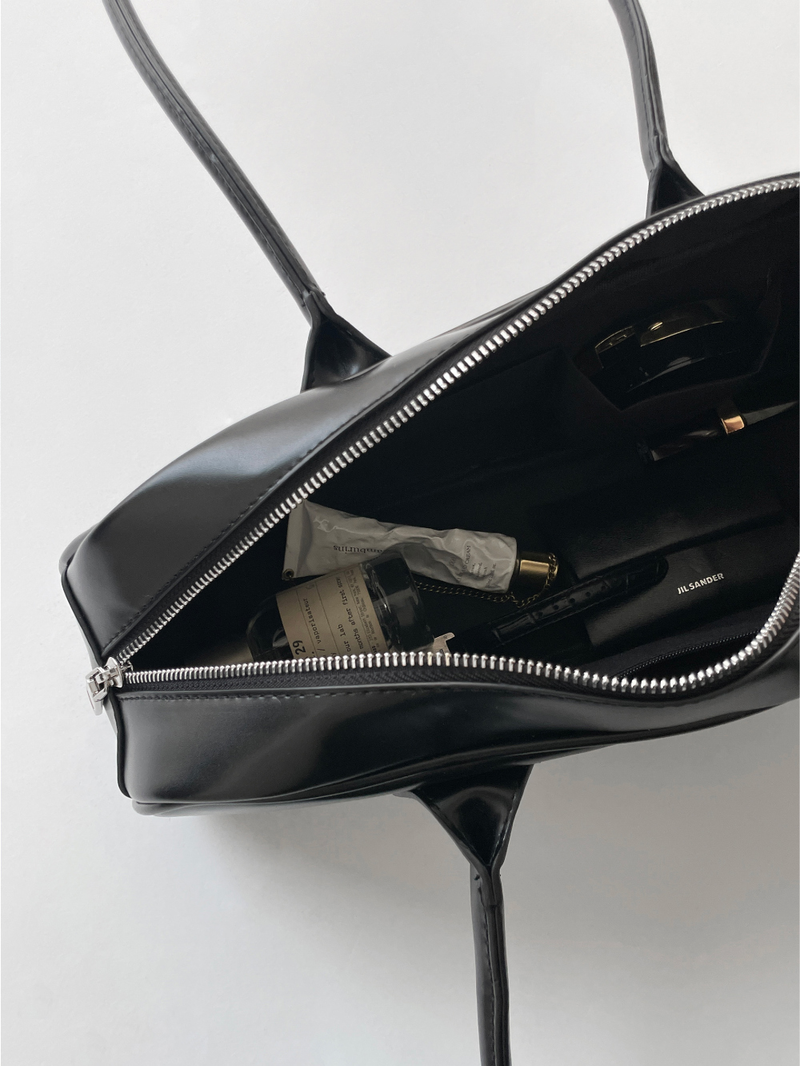 baguette shoulder bag