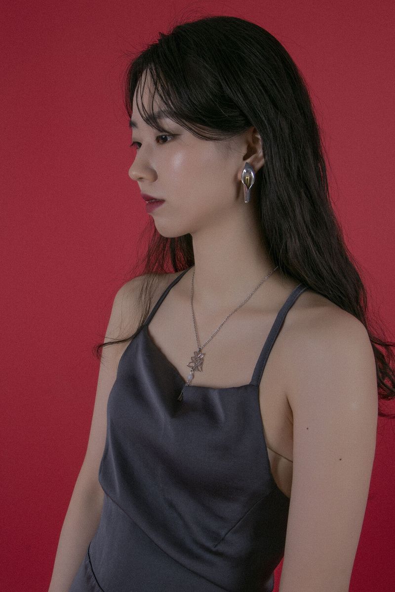yeonhwa necklace