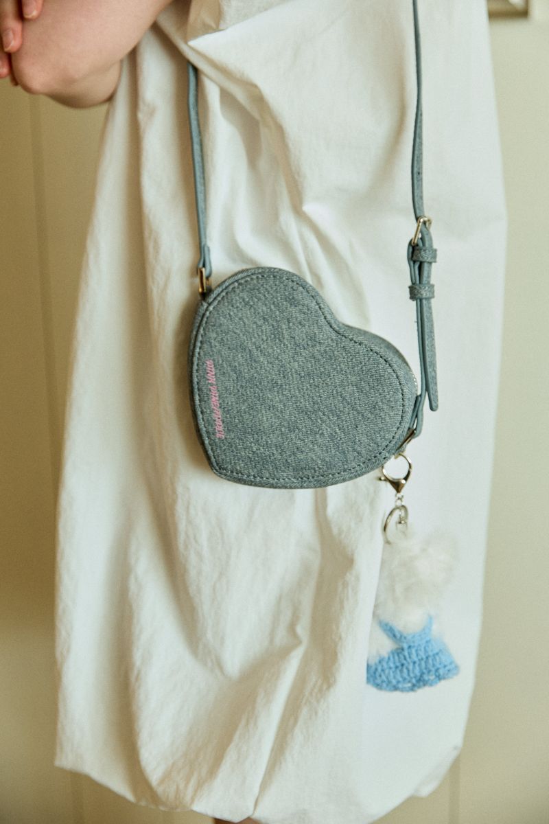 PINK PINEAPPLE（ピンクパイナップル）の「PETITE DENIM HEART BAG（Bags）」