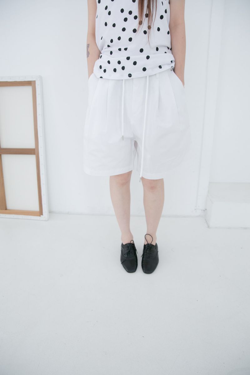 omoosoohy（オムスヒ）の「pintuck stopper cotton half pants(2colors)（Pants）」