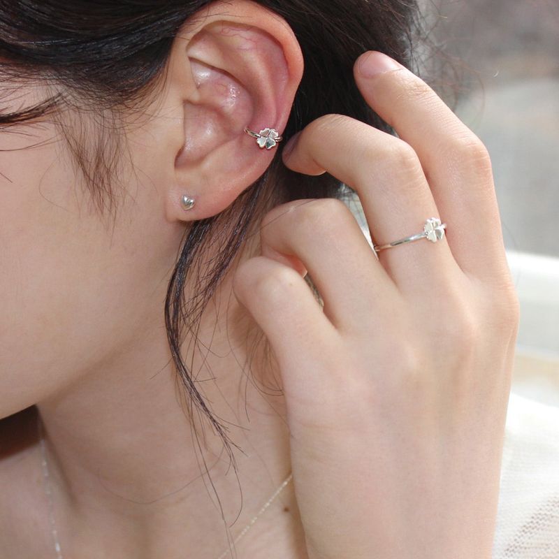 Clover ring