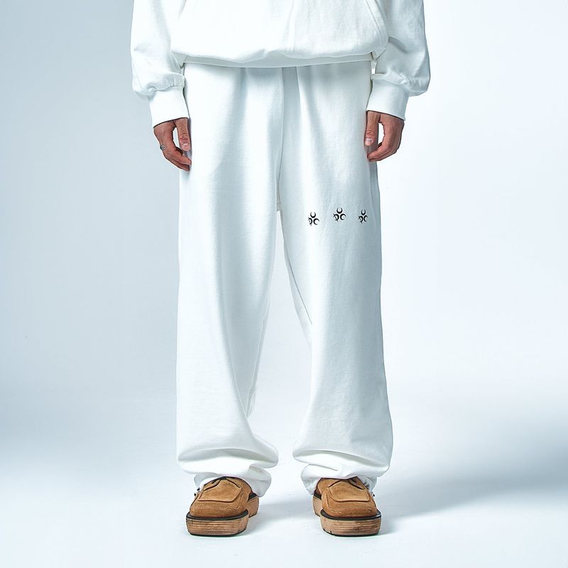 DAUSPICE(DUC)（ダウスピス）の「Logo Sweat Pants White（Pants）」