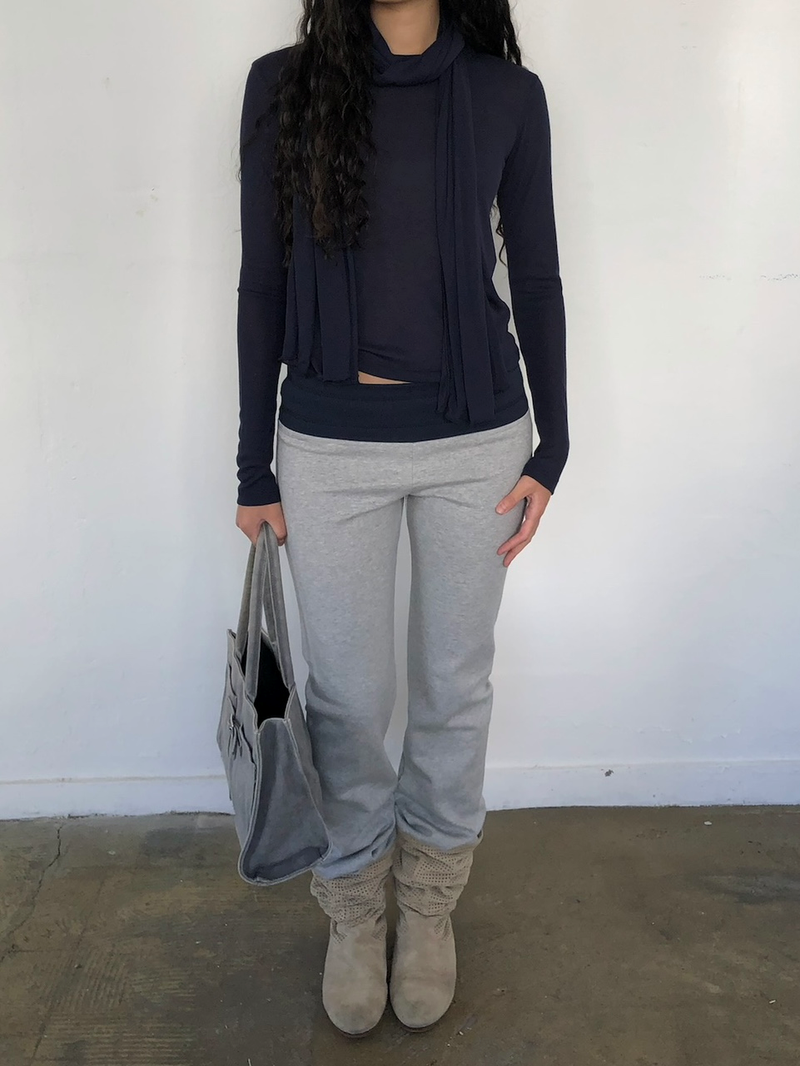 Angela muffler T-shirt