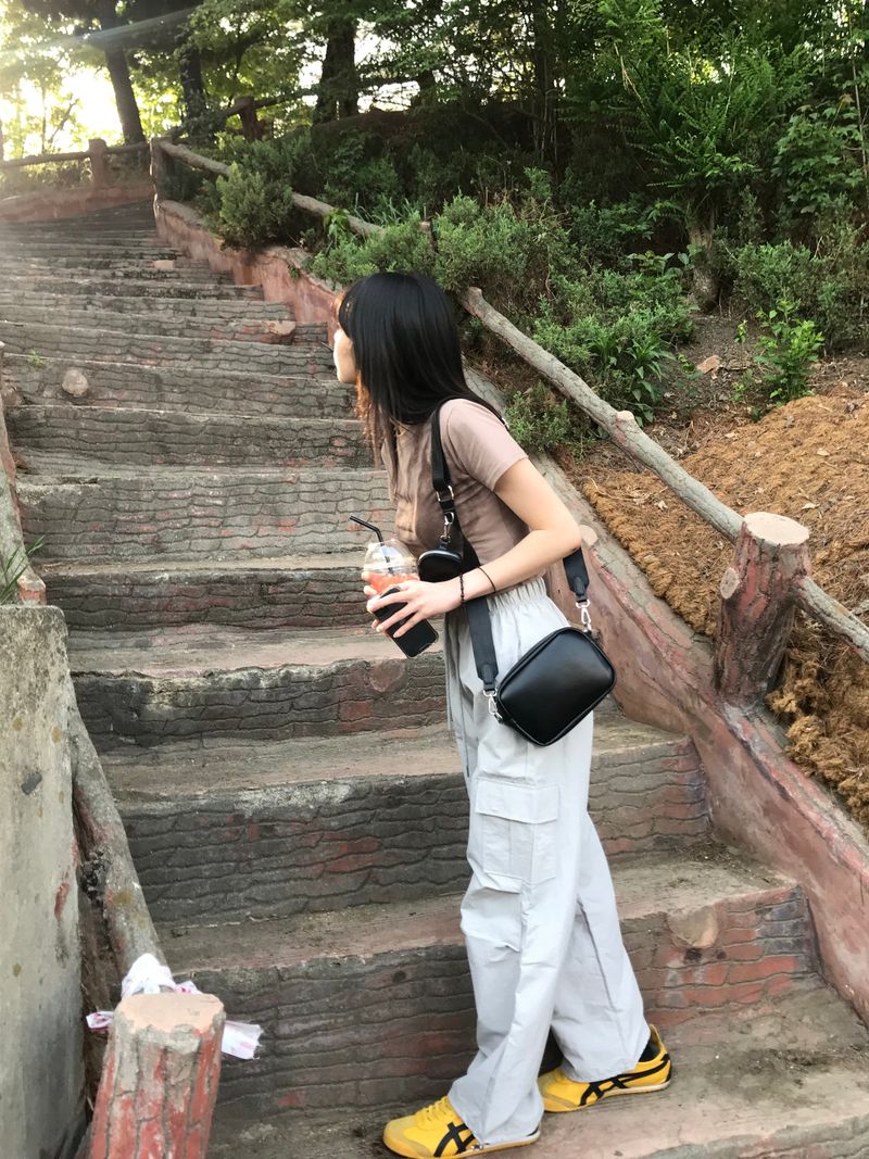 Public shoulder bag