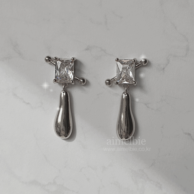 aimelbie(アイメルビー)の「アーバンメタルドロップピアス - シルバー(アクセサリー)」