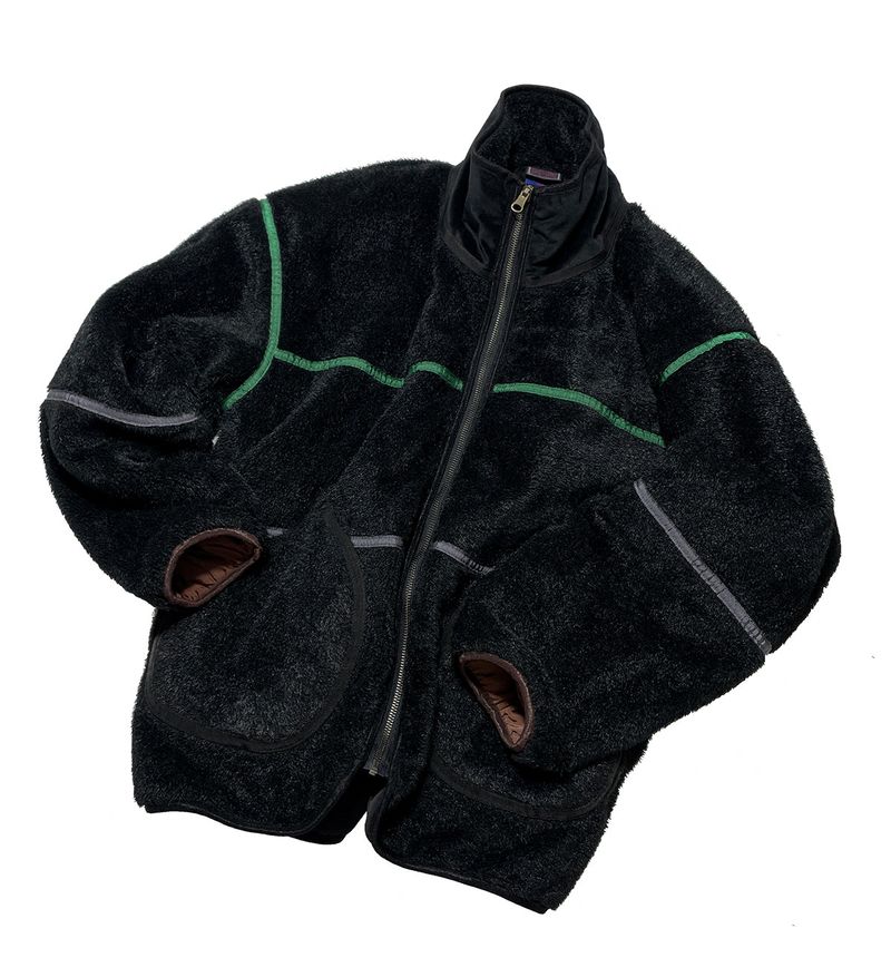 Line taping faux fur mustang