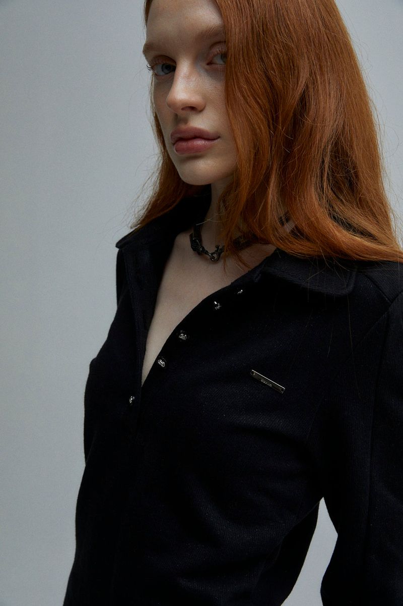 UNBALANCED COLLAR T-SHIRT