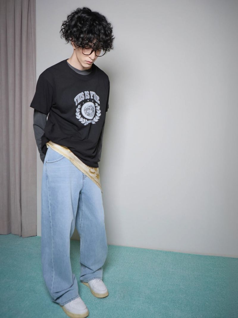 Standard Laurels Tee