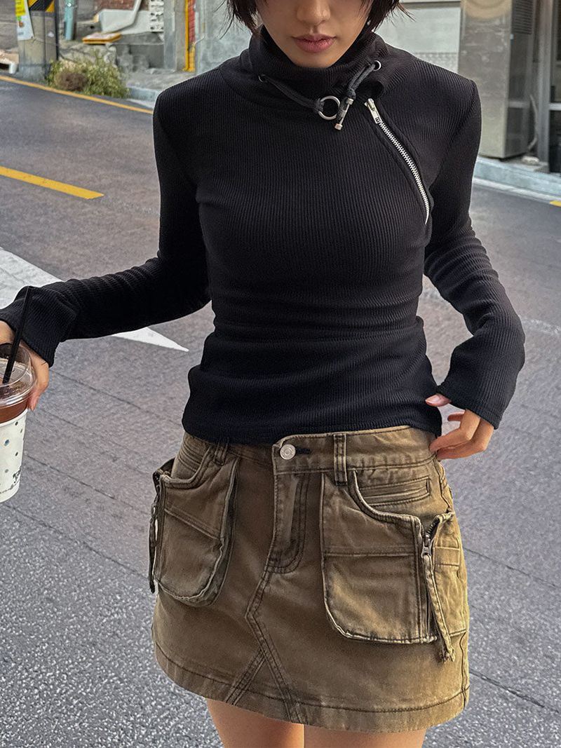 HIGH NECK ZIPPER TEE