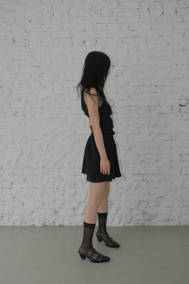 Bold strap mule